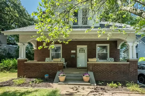 7456 Warner Ave, Saint Louis, MO 63117