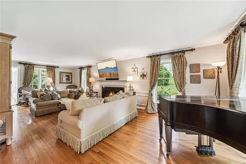 105 Graybridge Rd, Ladue, MO 63124 photo 8