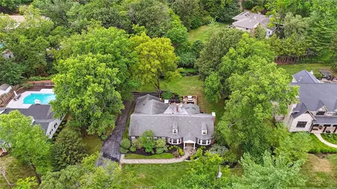 105 Graybridge Rd, Ladue, MO 63124