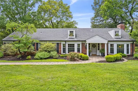 105 Graybridge Rd, Ladue, MO 63124 photo 2