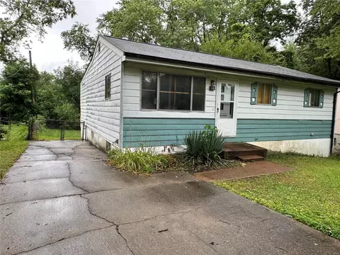 126 Elbring Dr, Saint Louis, MO 63135