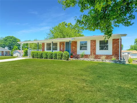 12075 Glengrove Dr, Maryland Heights, MO 63043