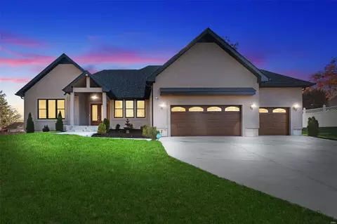 4512 Ringer Rd, Saint Louis, MO 63129