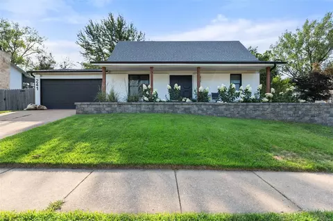 241 Braeshire Dr, Ballwin, MO 63021