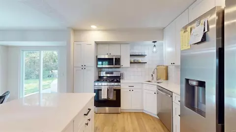 Kitchen - 241 Braeshire Dr, Ballwin, MO 63021 photo 3 of 4