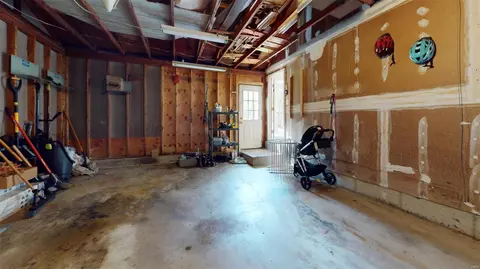 Entry Way - 241 Braeshire Dr, Ballwin, MO 63021 photo 6 of 6