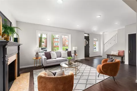 Living - 6242 Loran Ave, Saint Louis, MO 63109 photo 2 of 3