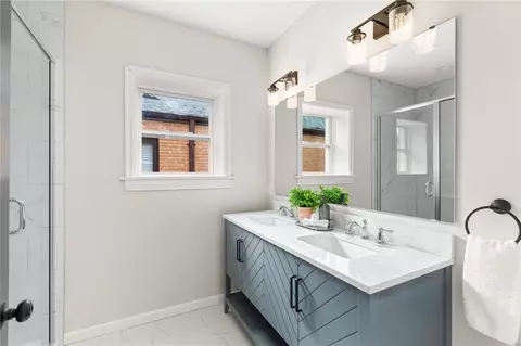 Bath - 6242 Loran Ave, Saint Louis, MO 63109 photo 3 of 3