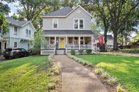 114 N Old Orchard Ave, Webster Groves, MO 63119