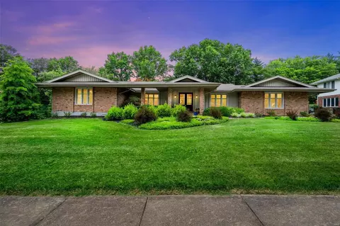 1641 Lochcrest Dr, Chesterfield, MO 63017