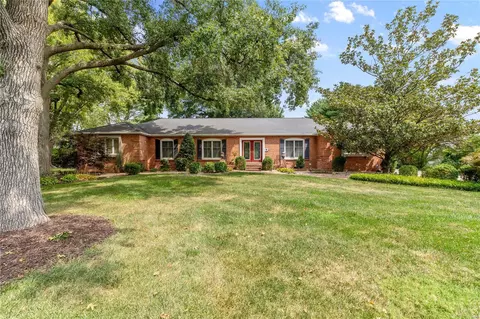 13 Fox Mdws, Sunset Hills, MO 63127