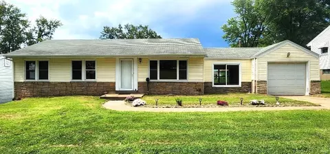 8921 Saint Cyr Dr, Saint Louis, MO 63136