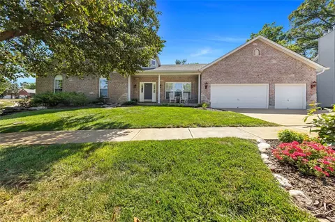 5260 Autumnwinds Dr, Saint Louis, MO 63129