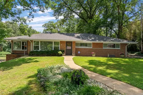 6 Westminster Dr, Saint Louis, MO 63126