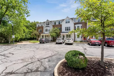 227 W Monroe Ave #203, Saint Louis, MO 63122