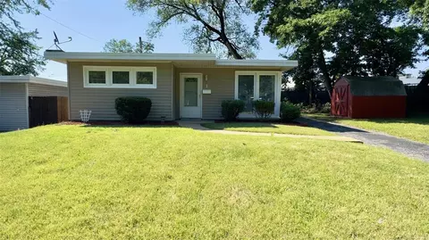 2 Saint Celeste Dr, Florissant, MO 63031