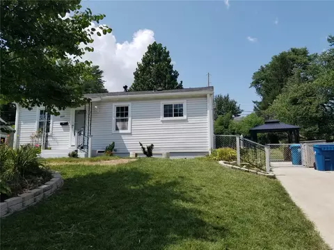 2725 Chatham Dr, Maryland Heights, MO 63043