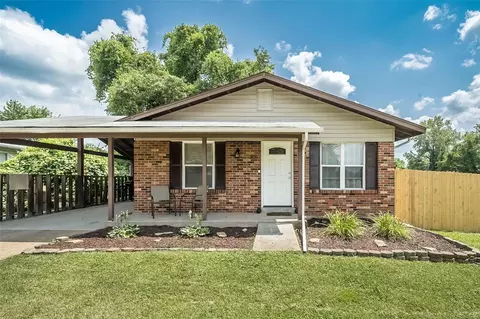 3100 Sabrina Ln, Florissant, MO 63031