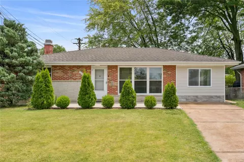 716 Rain Ridge Dr, Saint Louis, MO 63125