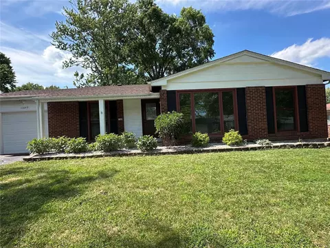 11649 Holly Springs Dr, Saint Louis, MO 63146