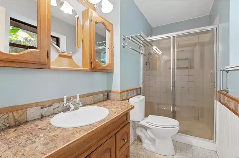 Bath - 17312 Thunder Spring Rd, Wildwood, MO 63025 photo 2 of 3