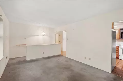 Living - 17312 Thunder Spring Rd, Wildwood, MO 63025 photo 2 of 3