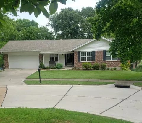 1051 Treeline Ct, Manchester, MO 63021
