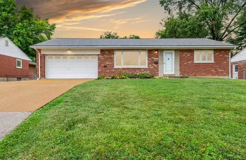8541 Craighill Dr, Saint Louis, MO 63123