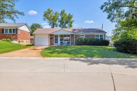 4501 Tomahawk Dr, Saint Louis, MO 63123