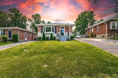 7126 Nottingham Ave, Saint Louis, MO 63119