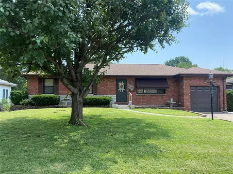 9522 Howerton Dr, Saint Louis, MO 63123