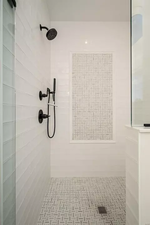 Bath - 40 Crocknaraw Ln, Weldon Spring, MO 63304 photo 2 of 5