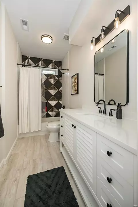 Bath - 40 Crocknaraw Ln, Weldon Spring, MO 63304 photo 5 of 5