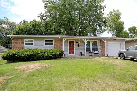 1510 Loveland Dr, Florissant, MO 63031