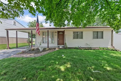2822 Cherry Point Ln, Maryland Heights, MO 63043