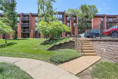 572 Coeur De Royale Dr #303, Saint Louis, MO 63141