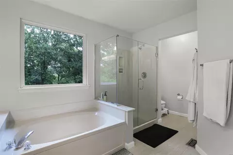 Bath - 3740 Sawmill Rd, Wildwood, MO 63069 photo 5 of 7