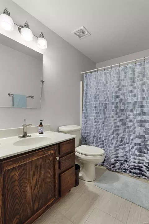 Bath - 3740 Sawmill Rd, Wildwood, MO 63069 photo 3 of 7