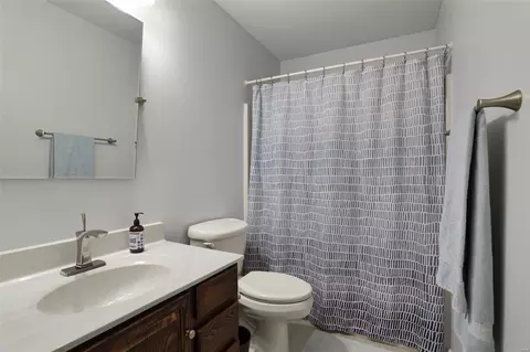 Bath - 3740 Sawmill Rd, Wildwood, MO 63069 photo 2 of 7