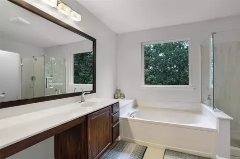Bath - 3740 Sawmill Rd, Wildwood, MO 63069 photo 4 of 7