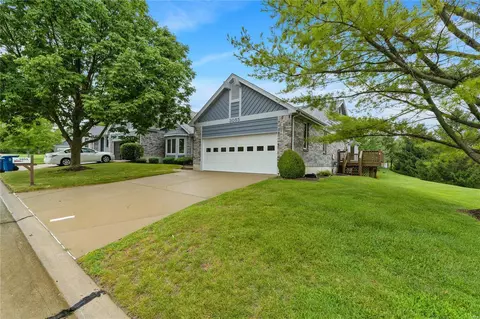 3055 Devilla Trl #8B, Saint Charles, MO 63301 photo 2