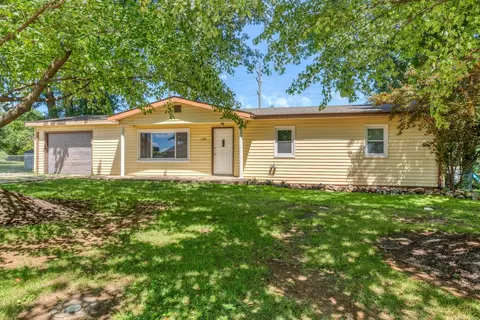 108 Paula Dr, Saint Charles, MO 63301