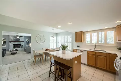 732 Eaglebrooke Dr, Ballwin, MO 63021 photo 5