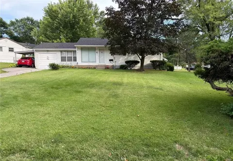 250 Roderick Dr, Saint Louis, MO 63137