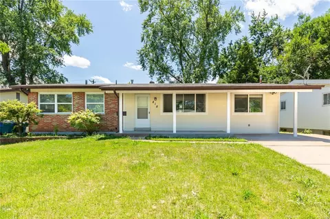 818 Holiday Ave, Hazelwood, MO 63042