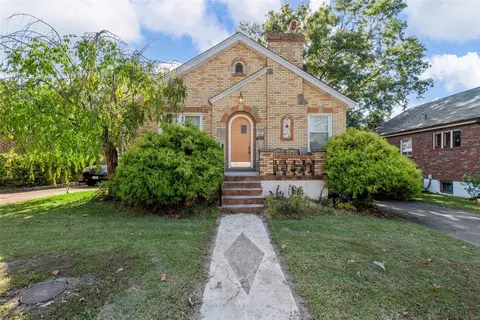 816 Karlsruhe Pl, Saint Louis, MO 63125