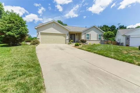 1446 Plantation Manor Cir, St Peters, MO 63303