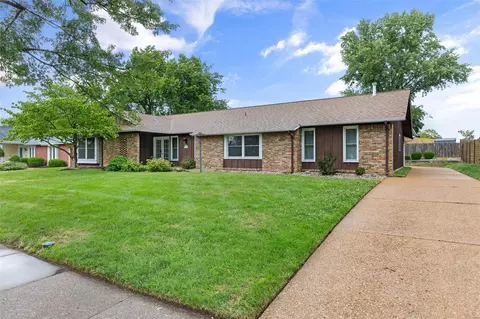 513 Glenmeadow Dr, Ballwin, MO 63011 photo 2