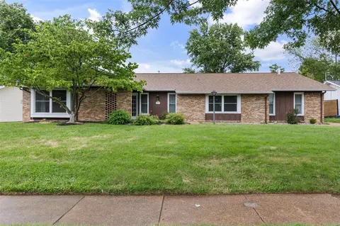 505 Glenmeadow Dr, Ballwin, MO 63011 | MLS# 26018021 | 31 Photos - Movoto