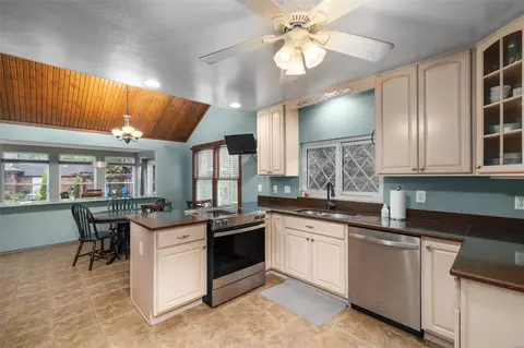 Kitchen - 827 Castlebar Ct, Manchester, MO 63021 photo 2 of 7